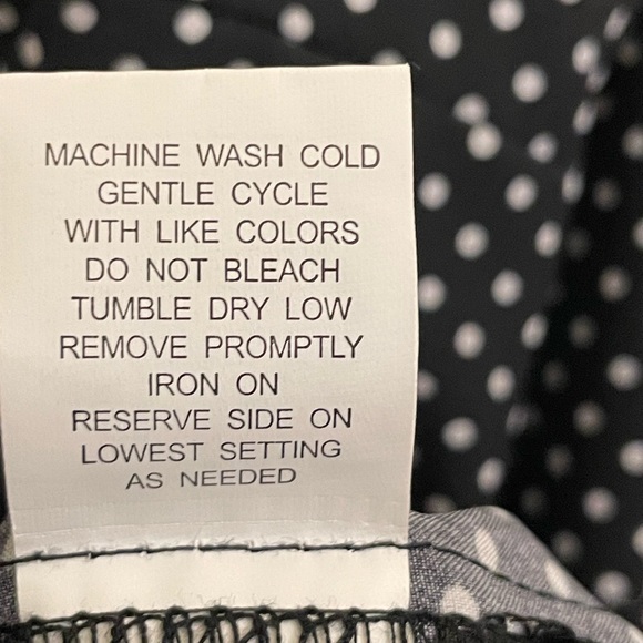 Cathy long-sleeved button-down top, never worn, polyester/spandex - Picture 6 of 6